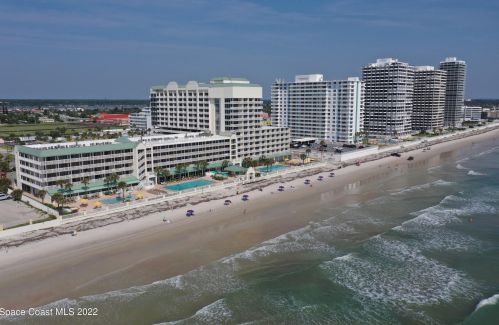 2700 Atlantic Ave, Daytona Beach FL  32118-5702 exterior