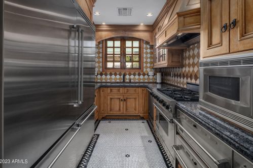 41 Biltmore Est, Phoenix AZ 85016-2819 exterior