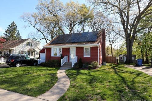 101 Crestwood Dr, Manchester, CT 06040-3803