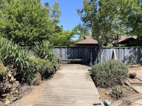 909 Tehama Dr, Lodi CA  95242-9553 exterior