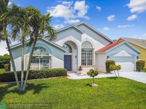 35 Meadows Park Ln, Boynton Beach, FL 33436-9012