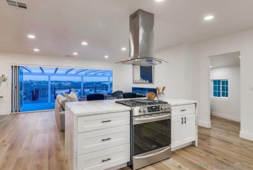 5057 September St, San Diego CA  92110-1222 exterior