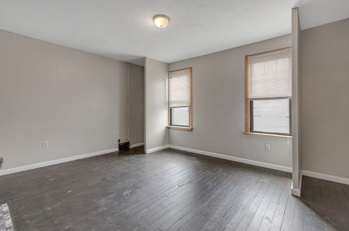 307 Maplewood Ave, Ambridge PA 15003-2519 exterior