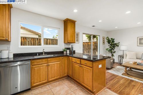 549 Tawny Dr, Pleasanton, CA 94566-7933