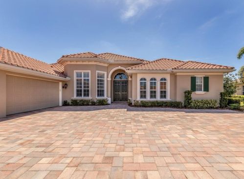 230 Pesaro Dr, Nokomis, FL 34275-6671