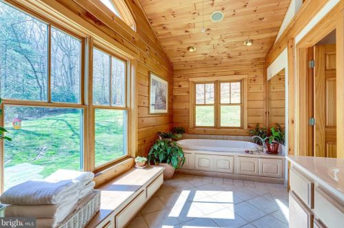 3714 Mountain Rd, Haymarket VA  20169-1739 exterior