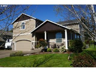 1525 Lakeview Dr, Silverton, OR 97381-8746