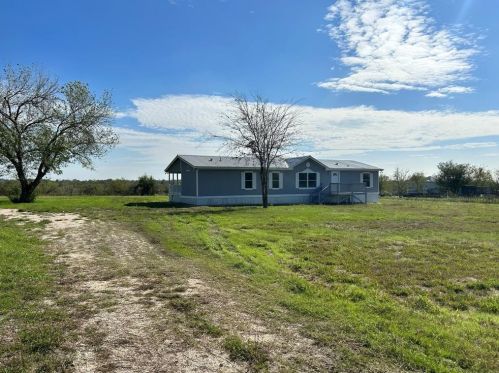 107 Appaloosa Dr, Uhland, TX 78640-9104