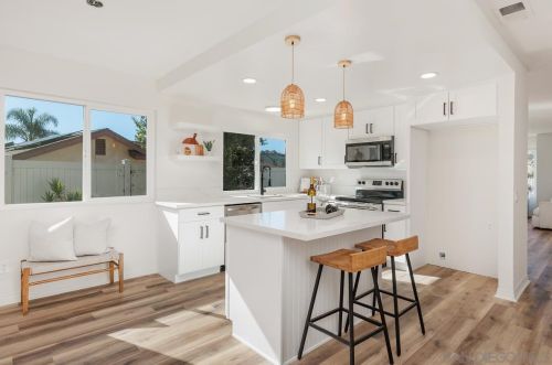 3546 Windsor Rd, Oceanside, CA 92056-4944