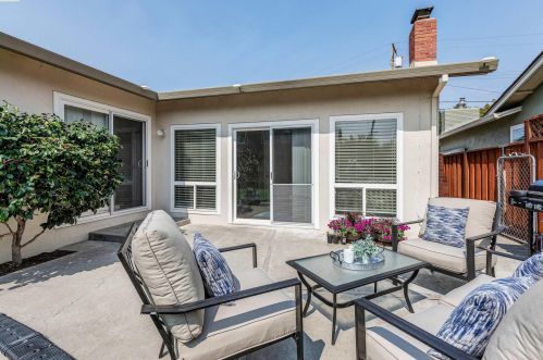 6930 Post Rd, Pleasanton CA  94568-2123 exterior