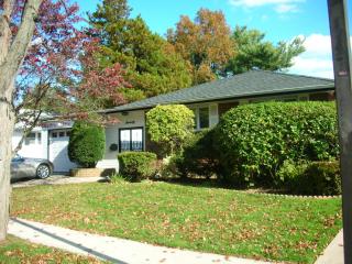 70 Central Park Rd, Hicksville NY  11803-2012 exterior