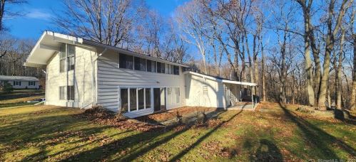 6 Lyrical Ln, Sandy Hook, CT 06482-1613