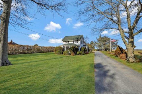 7650 Bridge Ln, Nassau Point, NY 11935-1114