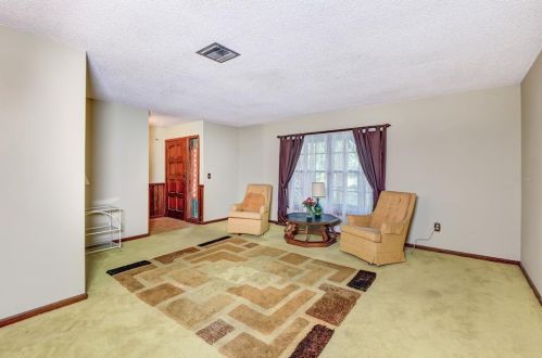 722 Yale Rd, Deland, FL 32724-8401