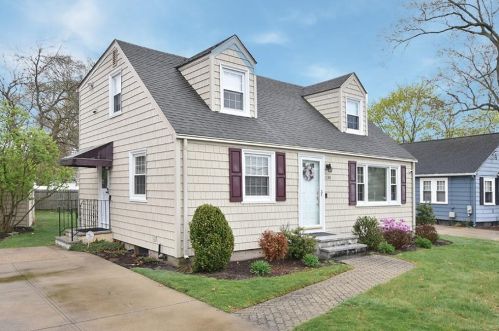 130 Grand View Dr, Warwick, RI 02886-8836