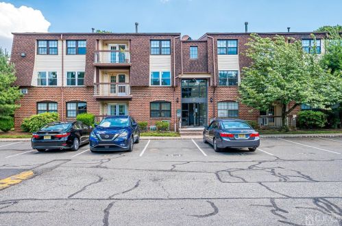 1511 Green Hollow Dr, Iselin NJ  08830-2946 exterior