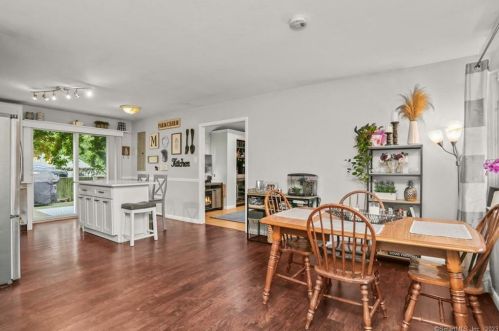 56 Windsong Ln, Milford CT  06460-5945 exterior