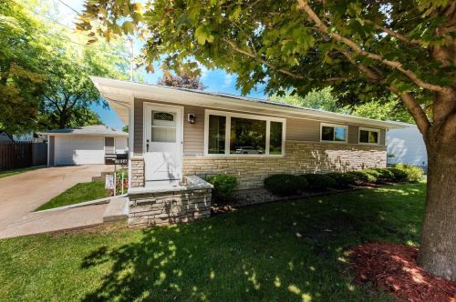 1516 Pierce Ave, Oshkosh, WI 54902-3355