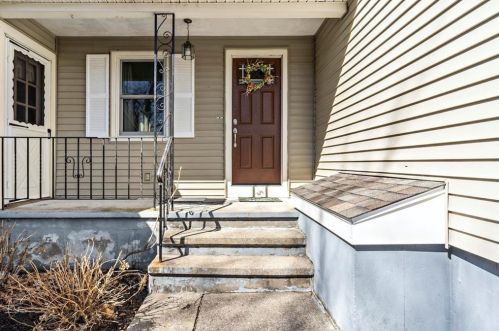 1 Meeting House Rd, Lincoln RI  02865-3806 exterior