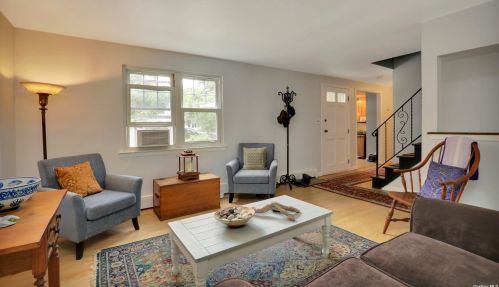 61 Bayonne Ave, Central Islip NY  11722-3429 exterior