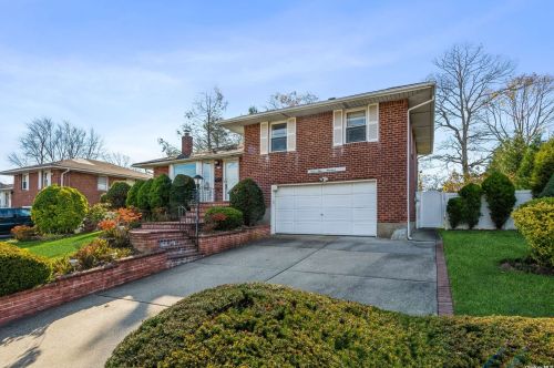 100 Robbins Ln, Muttontown, NY 11753-1834