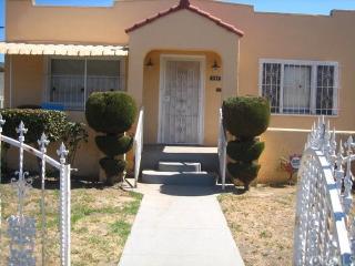 648 76th Pl, Los Angeles CA  90001-2807 exterior