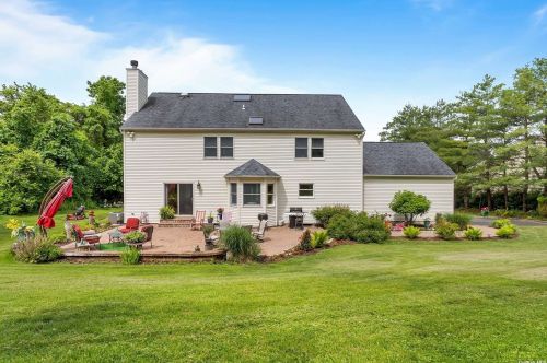 5 Daisy Ct, Northport NY  11768-2267 exterior