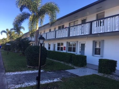 346 Chatham Q, West Palm Beach, FL 33417-1854