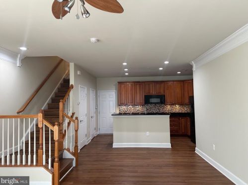 14800 Potomac Branch Dr, Woodbridge VA  22191-4056 exterior