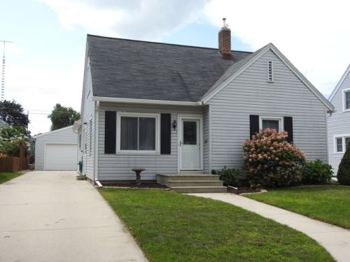 2113 Fairmont St, Manitowoc WI  54220-2523 exterior
