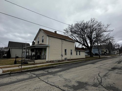 702 Chicago St, Manitowoc WI  54220-4025 exterior