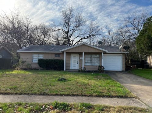 503 Bell Dr, Euless TX  76039-3201 exterior