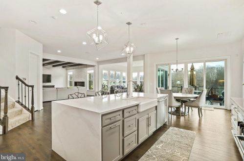 10244 Forest Lake Dr, Great Falls VA  22066-3609 exterior