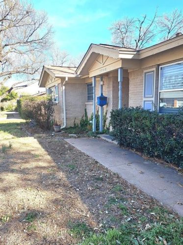 7908 Standley St, Fort Worth, TX 76180-7052