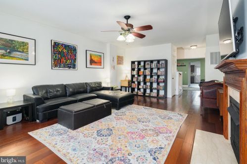 903 5th St, Philadelphia, PA 19147-4107