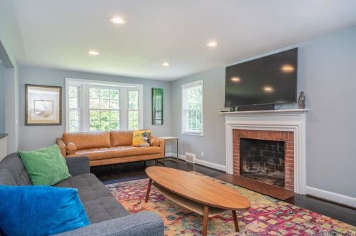 200 Mountain Rd, Hartford CT  06111-1509 exterior