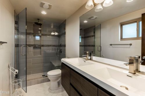 1815 Ridgewood Dr, Bakersfield CA 93306-3831 exterior