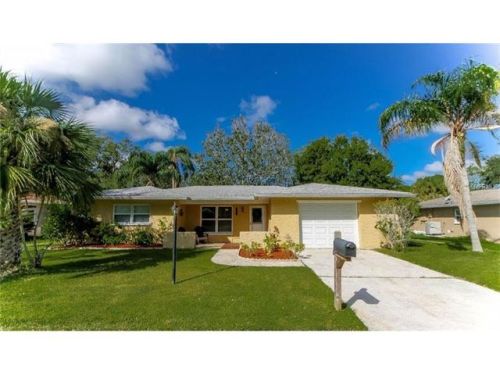 408 Maplewood Dr, Oldsmar, FL 34677-2747
