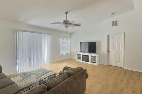 7825 104th Ave, Vero Beach, FL 32967-3618