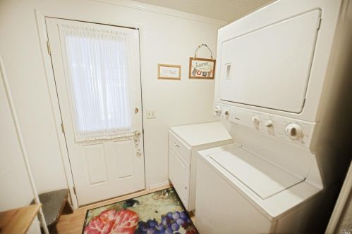 8028 Cliffrose St, Windsor CA  95492-9539 exterior