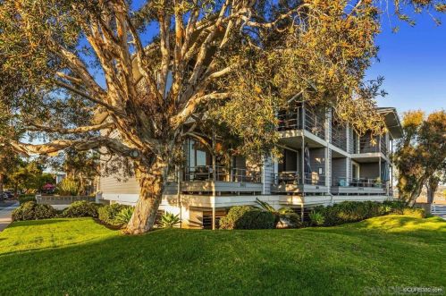 3802 Crown Pt Dr, San Diego CA 92109-6711 exterior