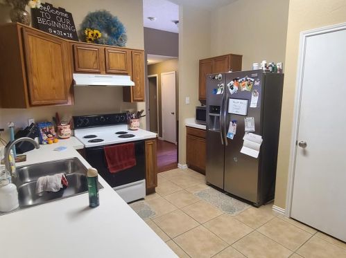 1028 Stockton Dr, Burleson TX  76028-9312 exterior