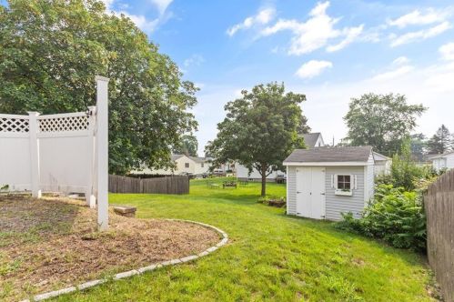 305 Minerva Ave, Cumberland RI  02864-7543 exterior