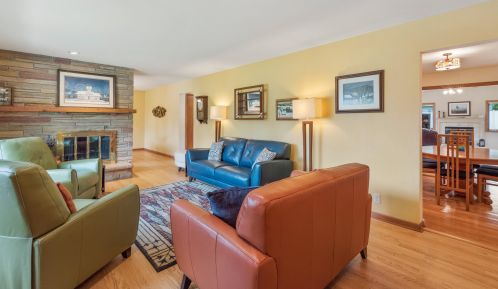 13713 Lilac Ln, Waukesha, WI 53151-3151
