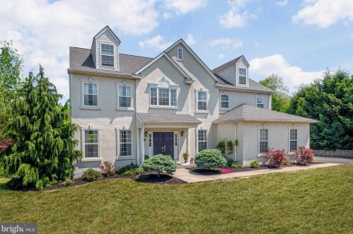 2657 Shady Ln, Pottstown, PA 19464-1042