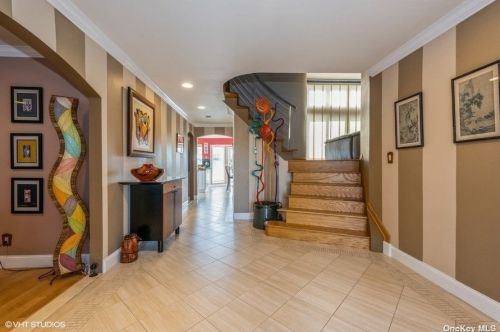 2850 Lee Pl, North Bellmore, NY 11710-5030
