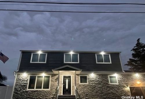 334 Kansas St, North Lindenhurst, NY 11757-5218