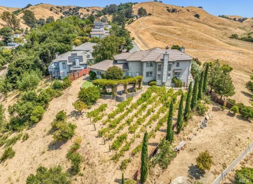 4084 Marcas St, Pinole CA  94564-1026 exterior