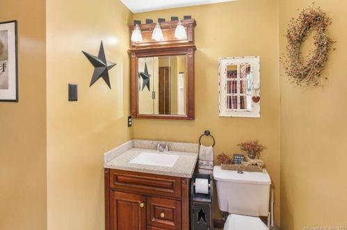 32 Elvira Hts, Putnam CT  06260-2500 exterior