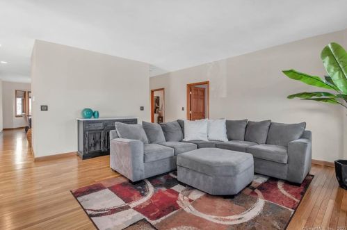 2 Wheatfield Dr, Wallingford CT  06492-5453 exterior